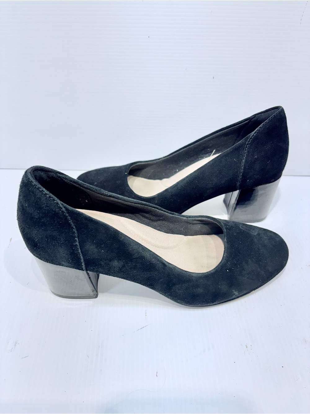 Clarks Black Suede Low Block Heel Pumps Round Toe - Women's Size 6